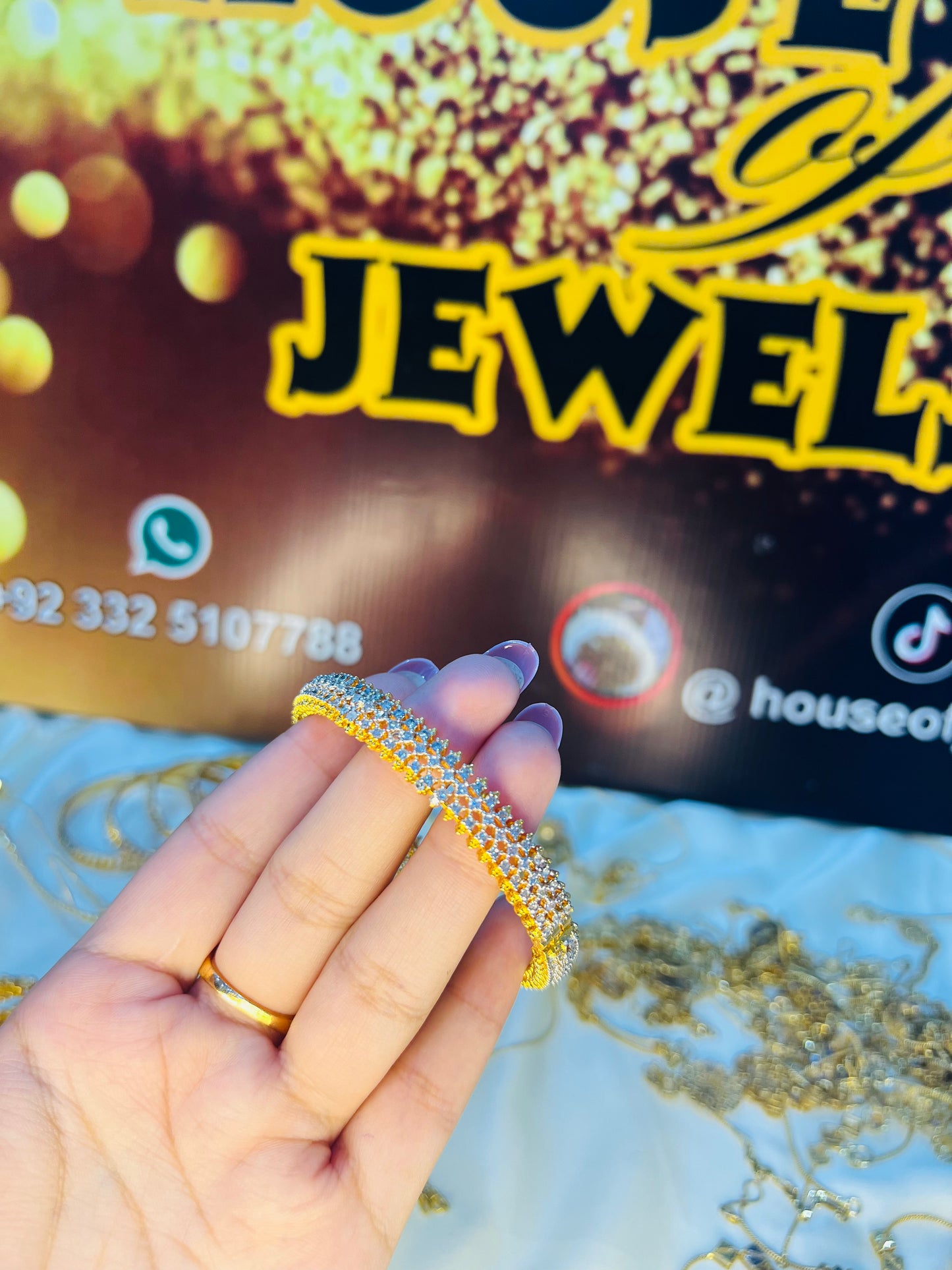 Diamond Cut Openable Handcuff DCH0003