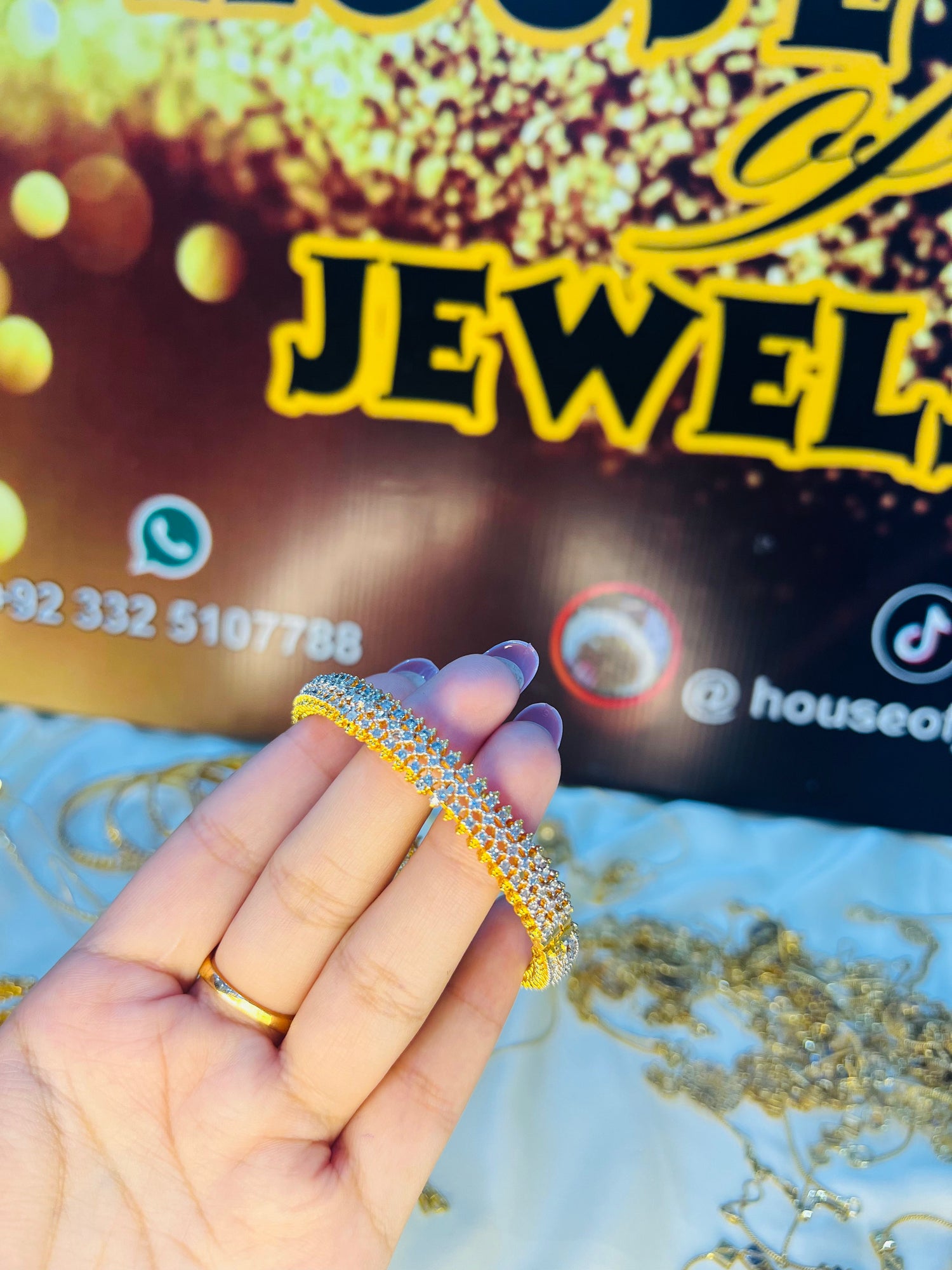 Diamond Cut Openable Handcuff