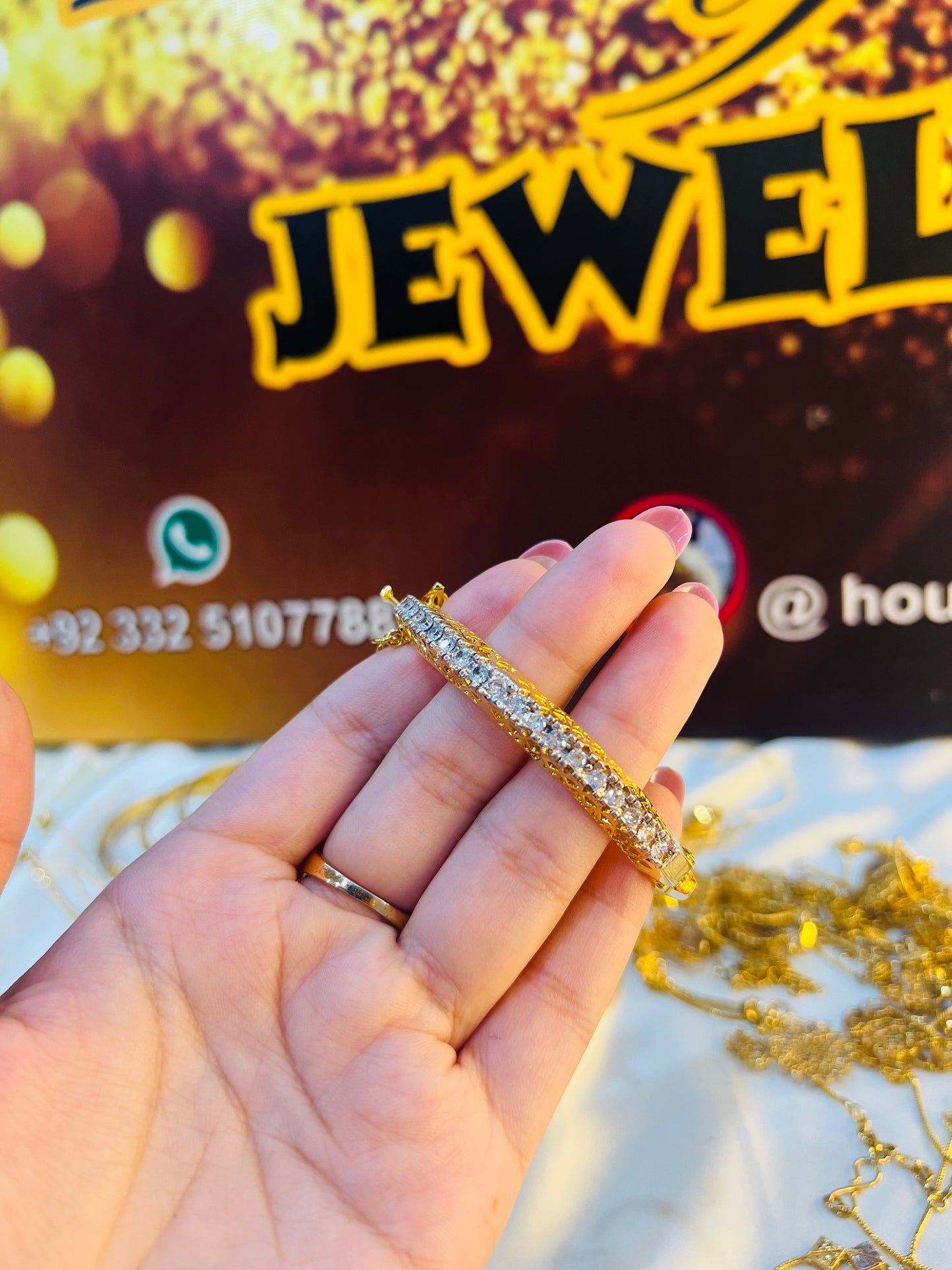 Diamond Cut Openable Handcuff DCH0001