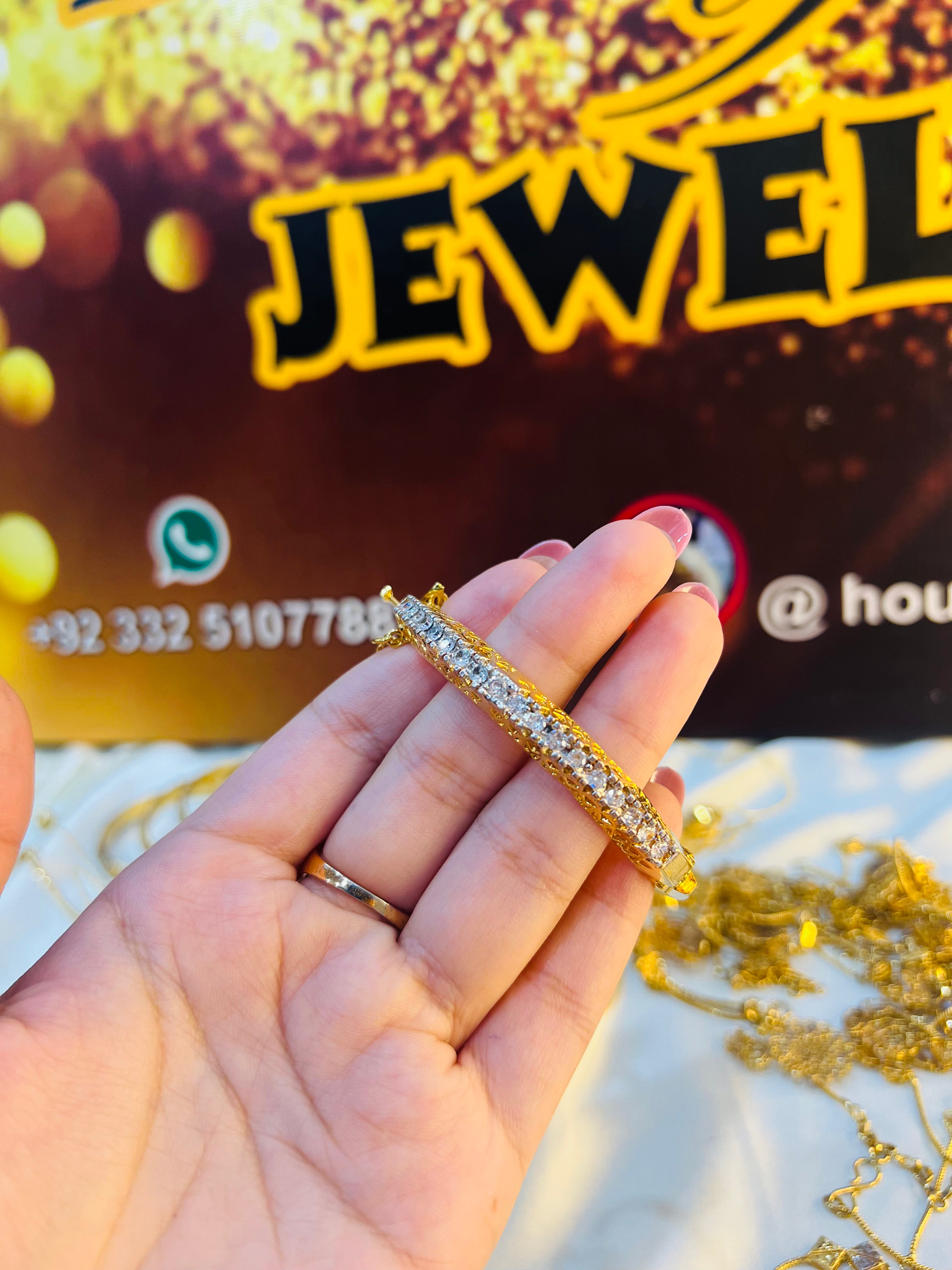 Diamond Cut Openable Handcuff DCH0001