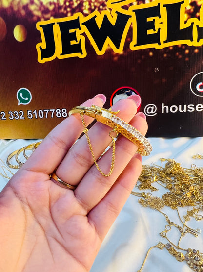 Diamond Cut Openable Handcuff DCH0001