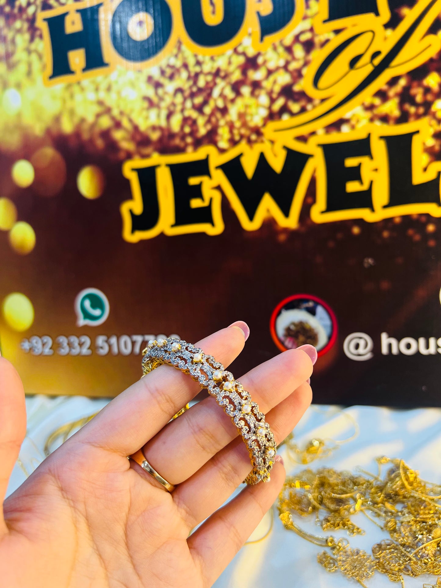 Diamond Cut Openable Handcuff DCH0002